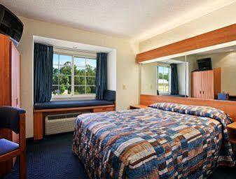 Microtel Inn & Suites By Wyndham Lillington/Campbell University Exteriör bild