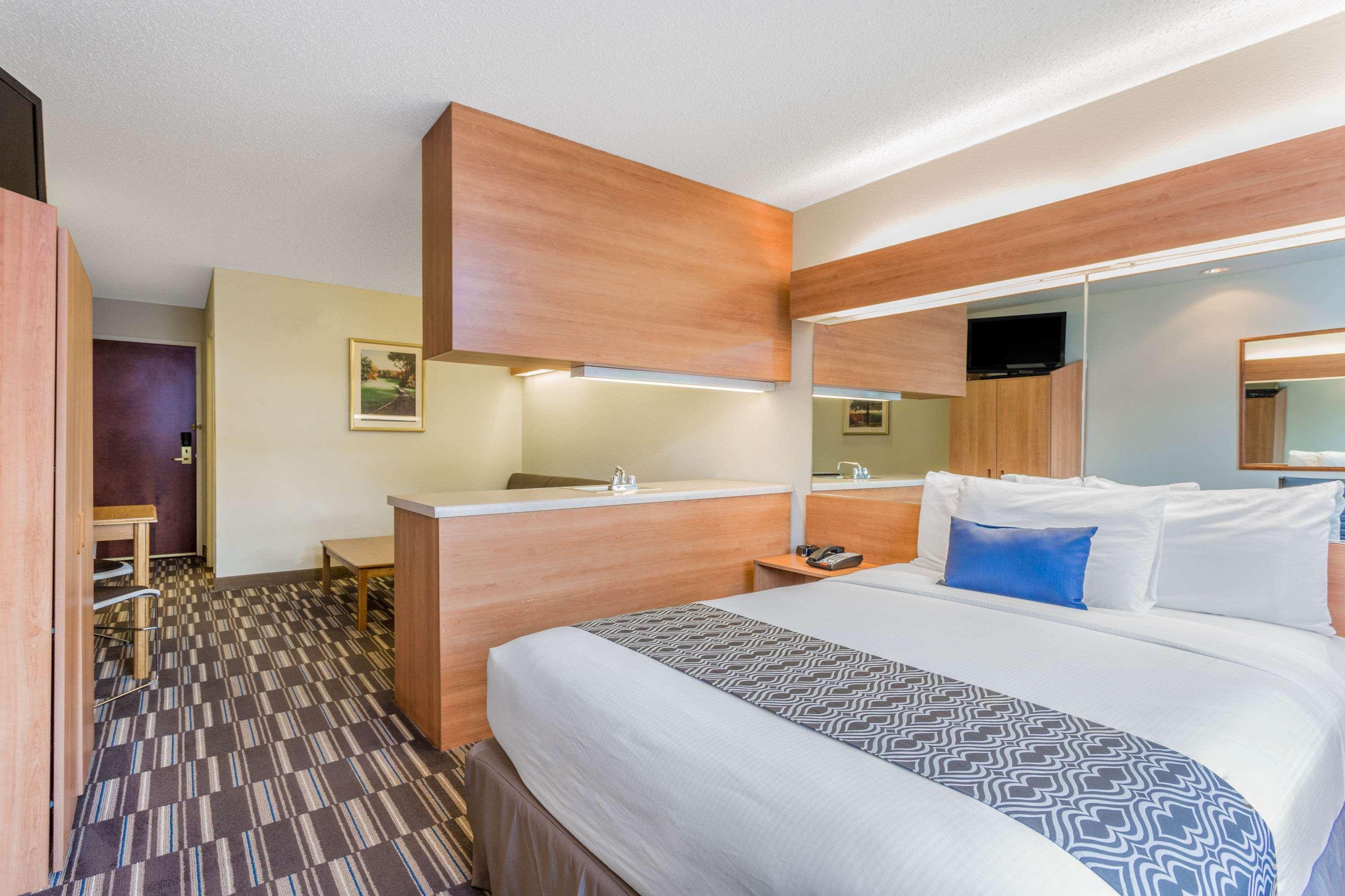 Microtel Inn & Suites By Wyndham Lillington/Campbell University Exteriör bild