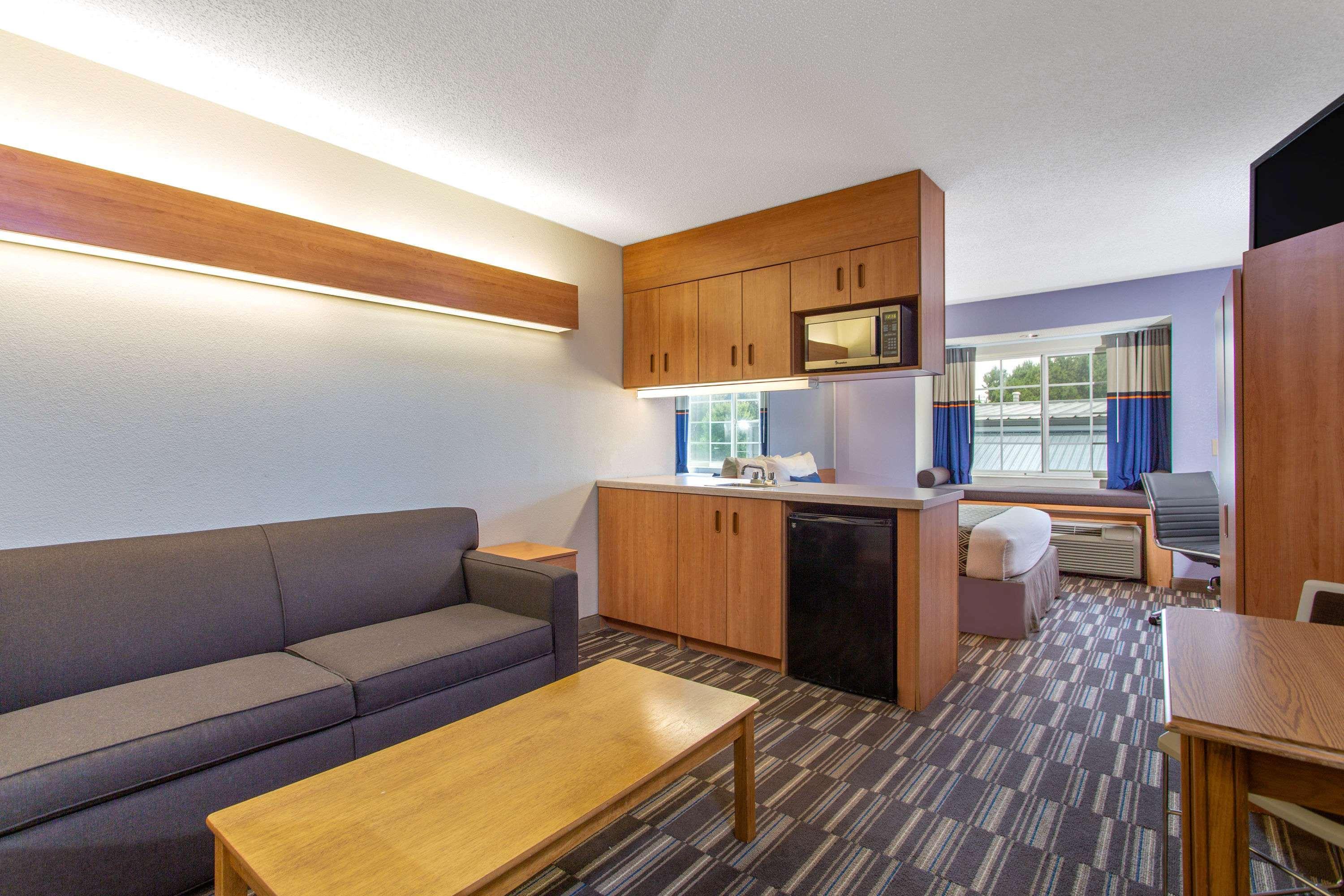 Microtel Inn & Suites By Wyndham Lillington/Campbell University Exteriör bild