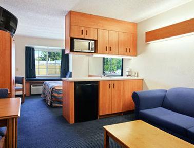 Microtel Inn & Suites By Wyndham Lillington/Campbell University Rum bild